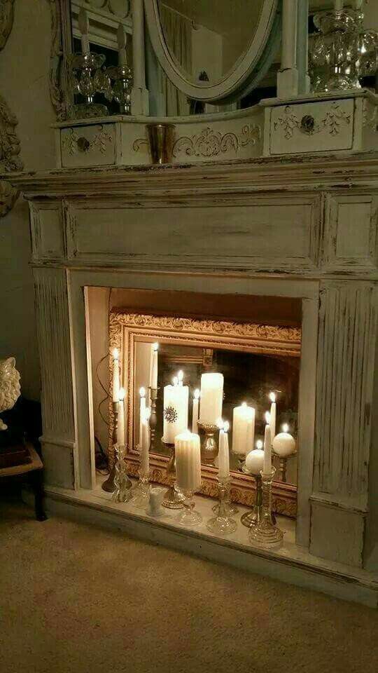 con candele e specchio